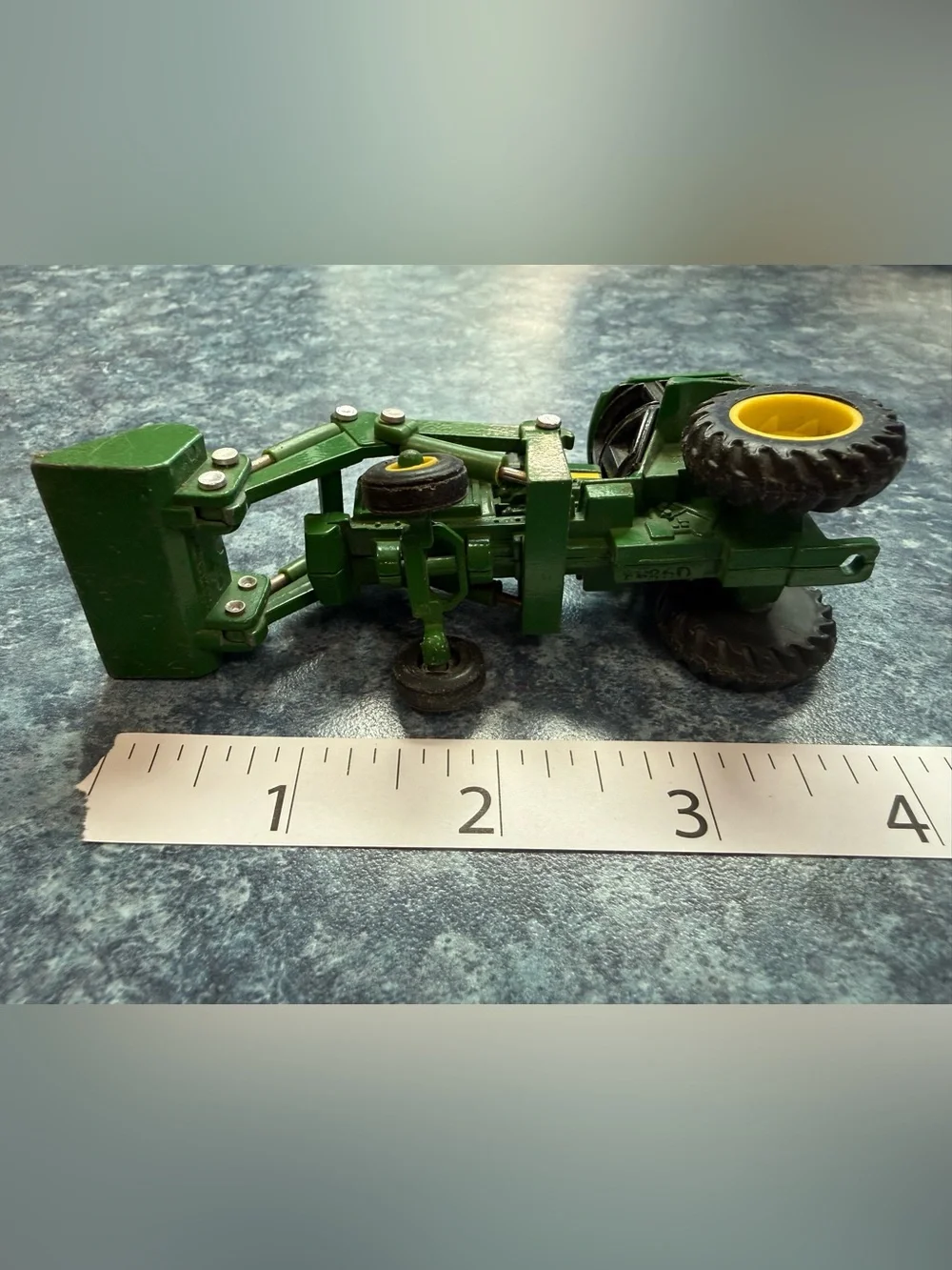 Vintage ERTL John Deere Front Loader Die Cast tractor toy -excellent condition
